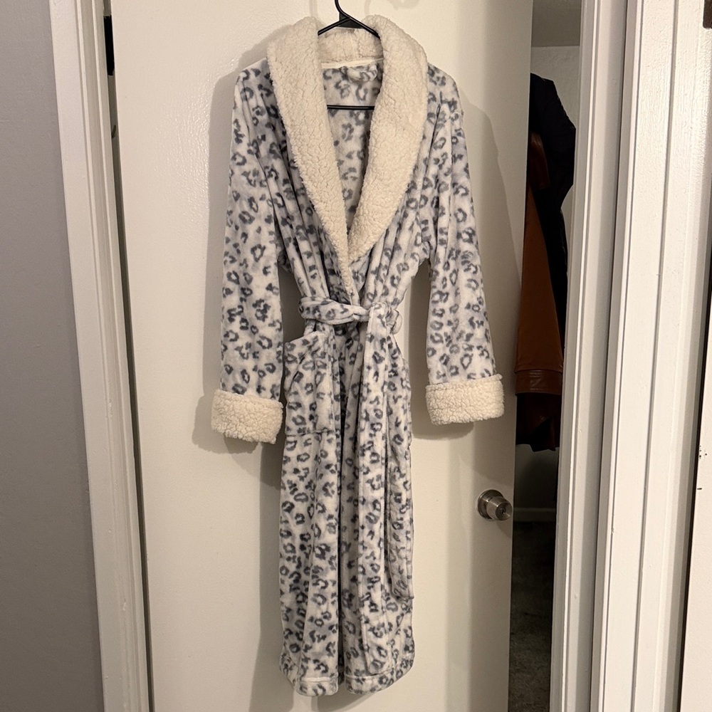 Sonoma Gray and White Fleece Robe